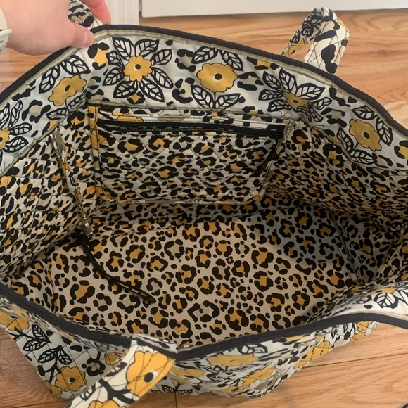 Vera Bradley Large Tote - Picture 4 of 10